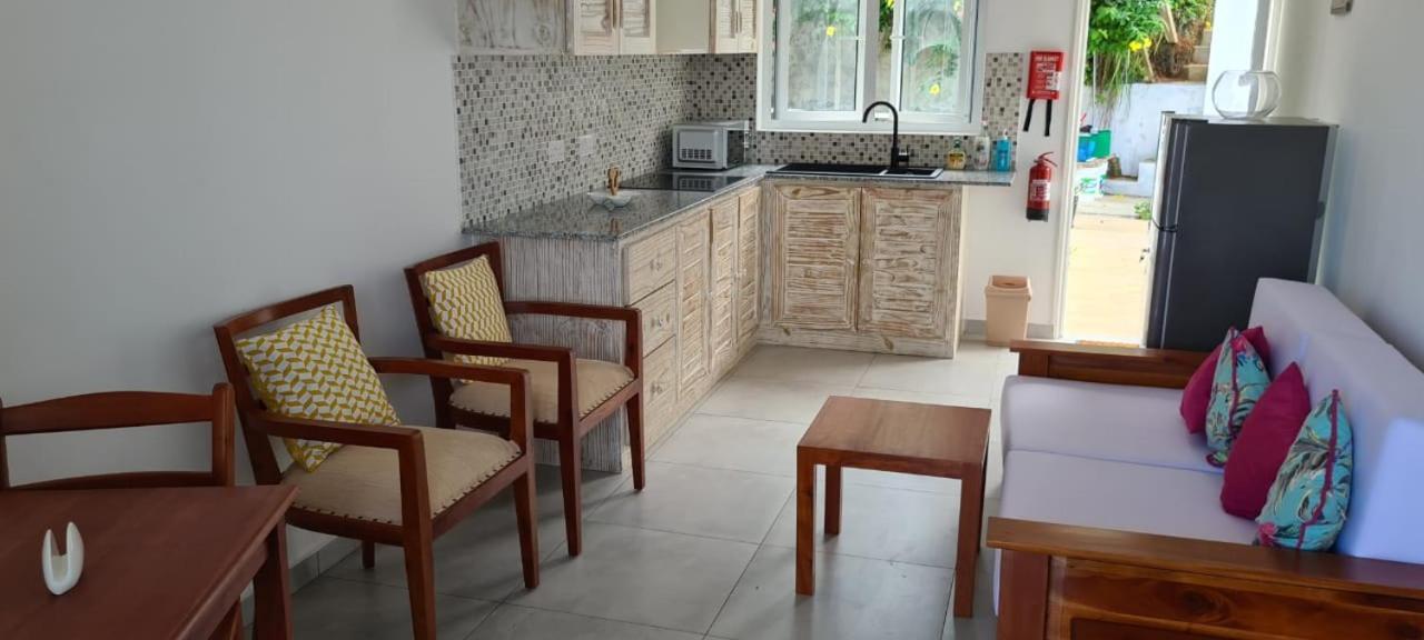 Harmony Self-Catering Apartments Beau Vallon  Exteriör bild